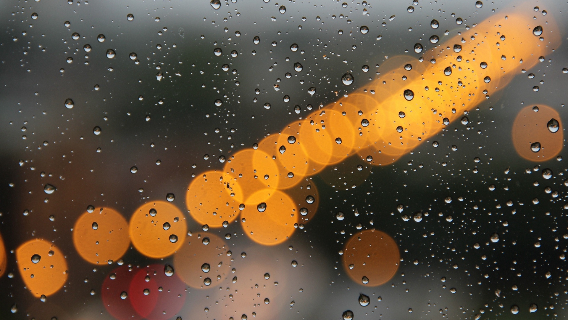 玻璃上的雨滴高清摄影大图-千库网