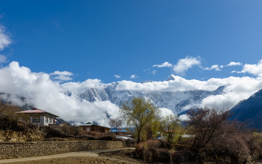 西藏唯美壮观雪山风景桌面壁纸